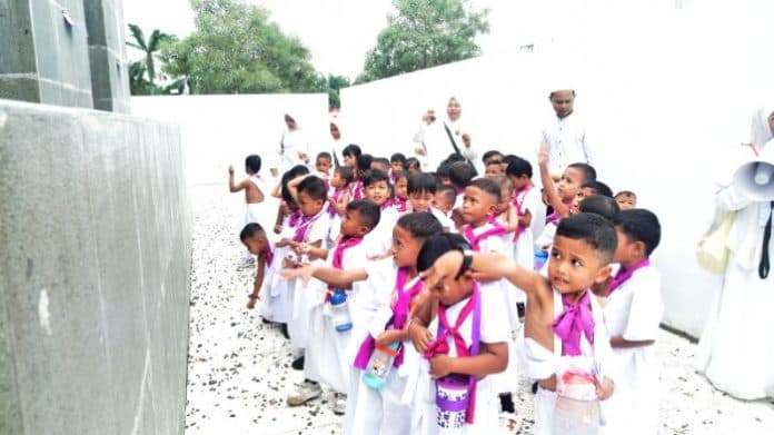 santri_yp_islamiyah_al_amin_dapat_edukasi_manasik_haji_di_miniatur_kabah