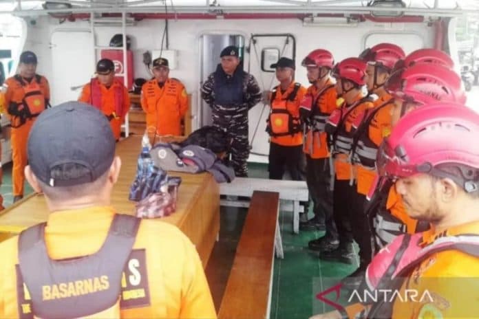 sar_banda_aceh_temukan_69_imigran_rohingya_mengambang_di_laut