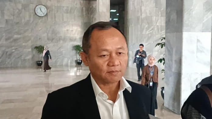 sarmuji_sebut_belum_ada_sinyal_jokowi_masuk_golkar