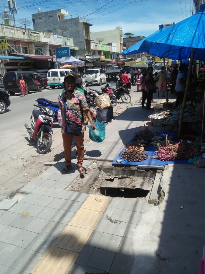 sarpras_pejalan_kaki_balige_ancam_keselamatan_warga