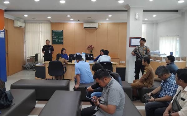 sat_pam_obvit_polres_samosir_pengamanan_objek_vital_perbankan