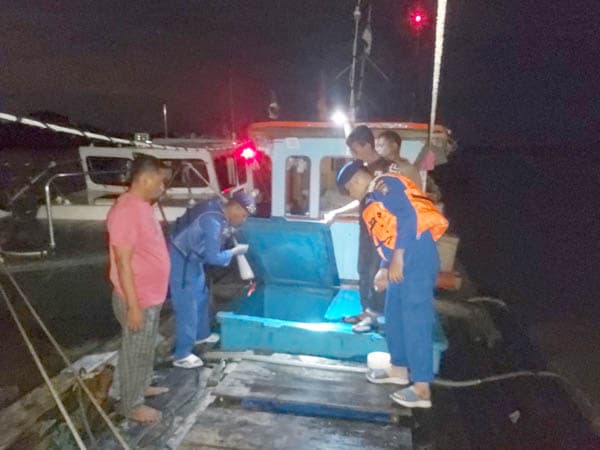 sat_polair_polres_tanjung_balai_cegat_kapal_ikan_tanpa_dokumen