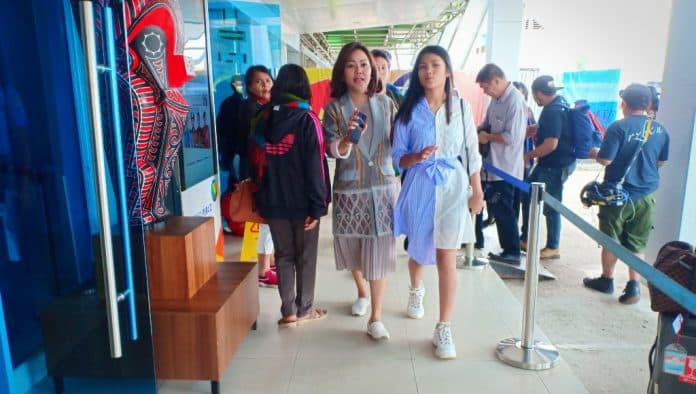 satika_berangkatkan_tesa_grand_final_the_voice_indonesia_ke_jakarta