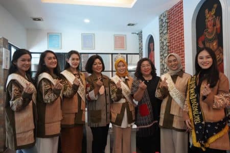 satika_simamora_sambut_5_duta_finalis_putri_otonomi_daerah_2021