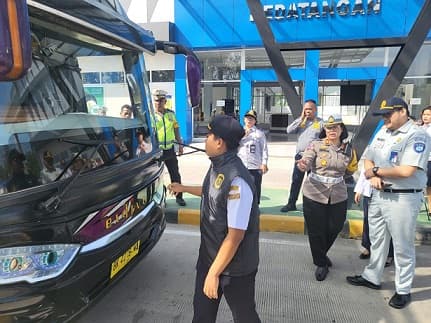 satlantas_polres_siantar_pastikan_kelayakan_kendaraan_dan_kondisi_supir