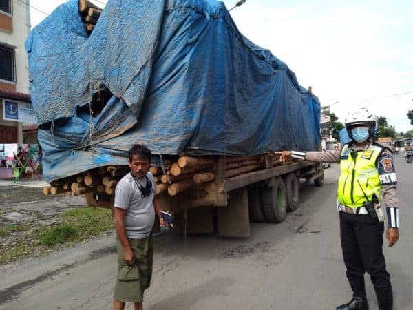satlantas_polres_siantar_tindak_truk_bermuatan_melebihi_tonase