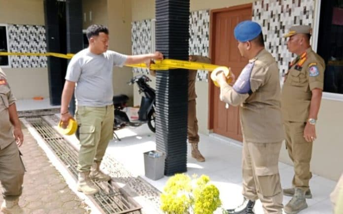 satpol_pp_deli_serdang_dan_dpmptsp_sumut_segel_diskotik_sky_garden