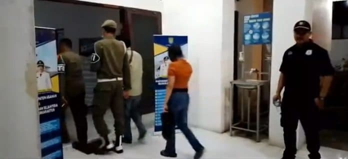 satpol_pp_razia_pekat_di_kisaran_5_pasangan_mesum_digelandang