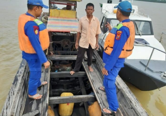 satpolairud_polres_tanjungbalai_kejar_kapal_tanpa_nama