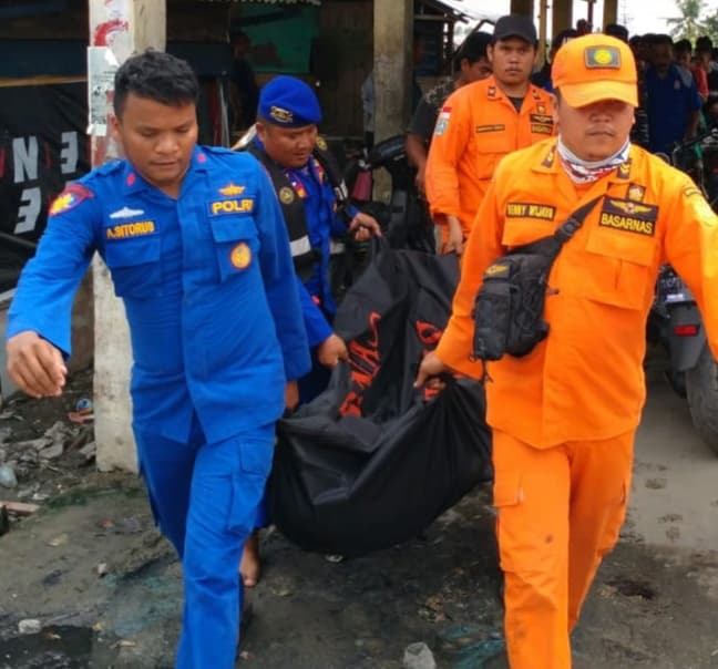 satu_dari_3_korban_kapal_karam_di_tanjung_tiram_ditemukan