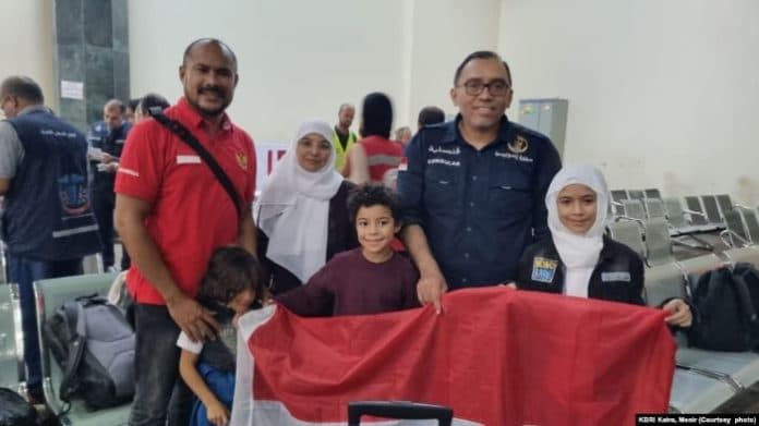 satu_keluarga_wni_kembali_berhasil_dievakuasi_dari_jalur_gaza