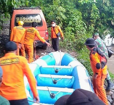satu_orang_hanyut_saat_banjir_sungai_lau_tuntungan