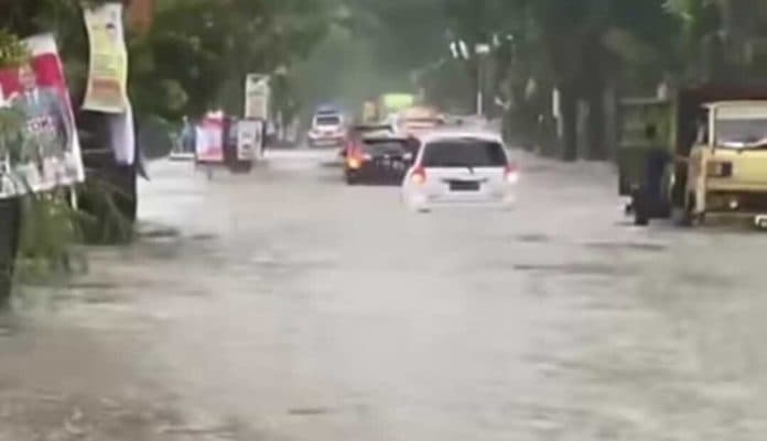 satu_titik_jalan_medan_sering_digenangi_air_bpbd_siantar_standby_demi_kelancaran_pon