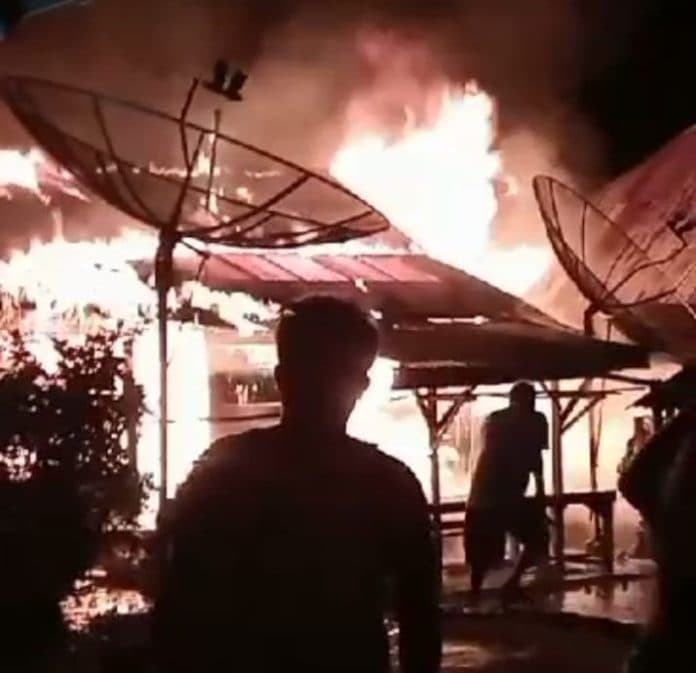 satu_unit_rumah_dan_dua_sepeda_motor_terbakar_di_tapsel