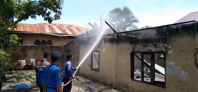 satu_unit_rumah_di_lubuk_pakam_ludes_terbakar