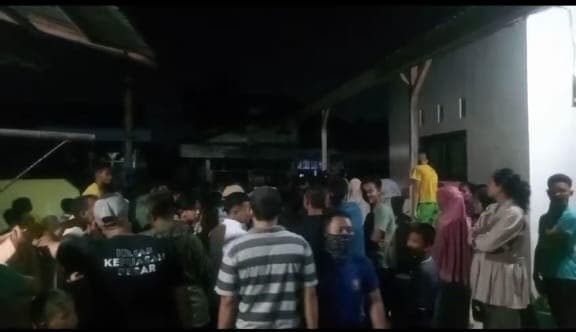 satu_unit_rumah_dilahap_si_jago_merah_di_sei_semayang