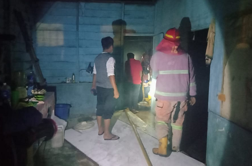 satu_unit_rumah_semi_permanen_terbakar_di_siantar_marimbun