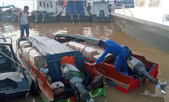 satuan_tugas_patroli_laut_bea_cukai_gagalkan_penyelundupan_50_juta_batang_rokok_ilegal