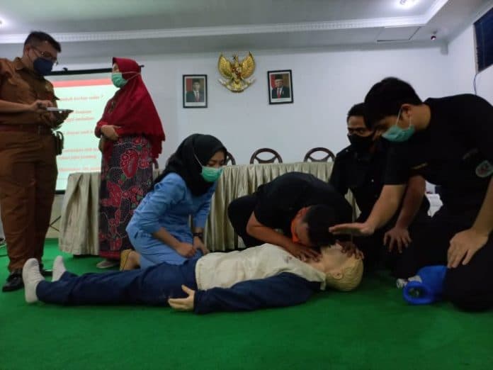 sdm_di_rs_pirngadi_medan_dilatih_untuk_tolong_orang_hilang_kesadaran