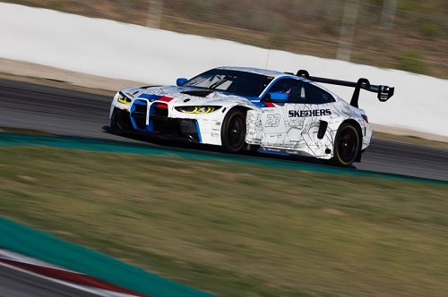 sean_gelael_jadi_tandem_valentino_rossi_di_bmw_di_24h_dubai