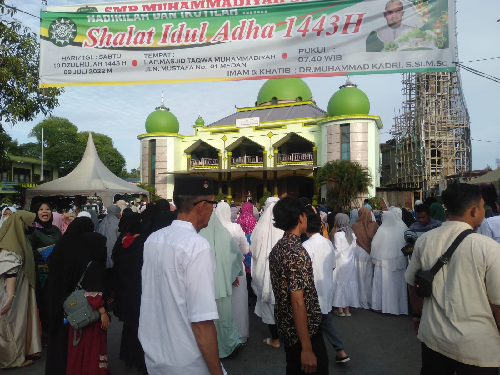 sebagian_warga_kota_medan_rayakan_idul_adha_1443_h