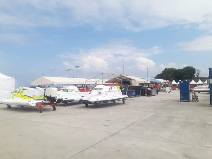 sebanyak_16_kontainer_peralatan_powerboat_f1h20_tiba_di_balige