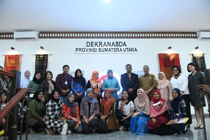 sebanyak_20_desainer_se_sumut_dilatih_peningkatan_keterampilan