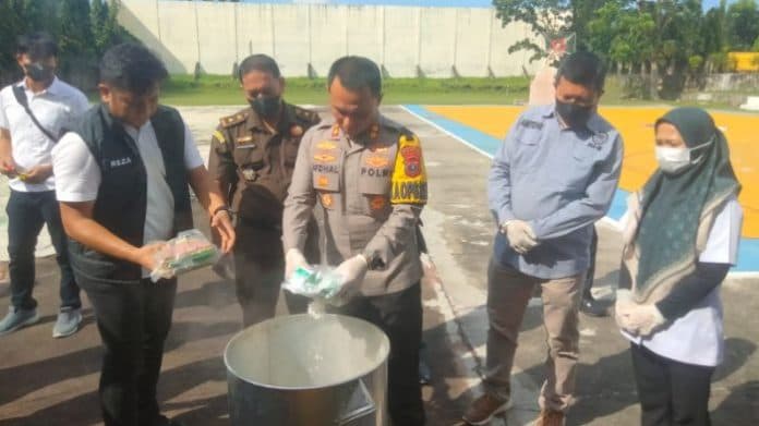 sebanyak_32_kg_sabu_dan_125_kg_ganja_dimusnahkan_polres_asahan