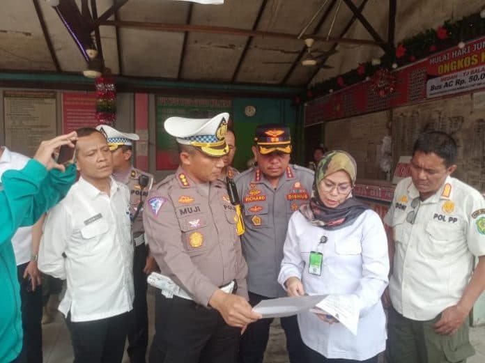sebanyak_70_pool_bus_di_jalan_sm_raja_medan_tidak_memiliki_izin