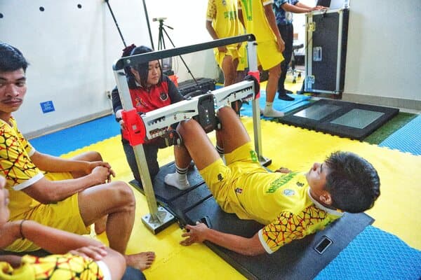 sebelum_balik_dari_jawa_pemain_sepakbola_putra_sumut_sempatkan_tes_fisik