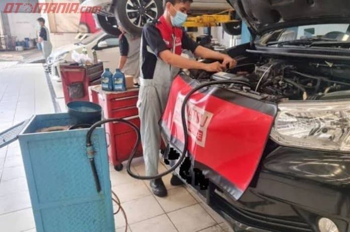 sebelum_dipakai_mudik_mobil_matic_disarankan_kuras_oli_transmisi