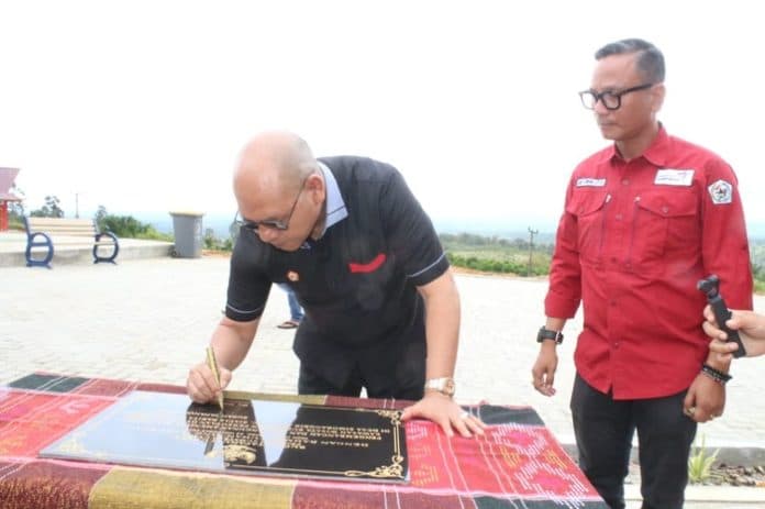 sebelum_jabatan_berakhir_bupati_taput_nikson_nababan_janji_benahi_pariwisata