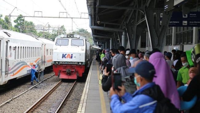sebulan_rute_siantar_ekspres_ditambah_4_kali_sehari_penumpang_ka_melonjak_290