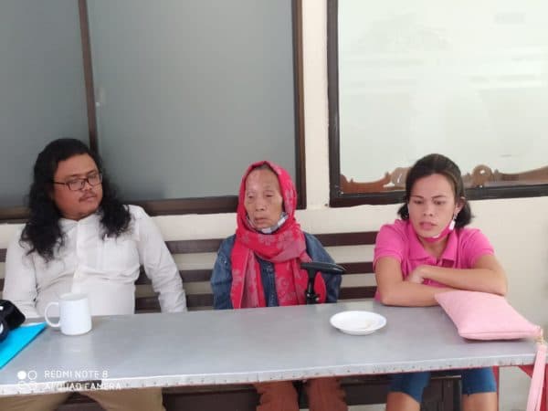 sedih_akibat_ulah_anak_kandung_ibu_tua_ini_harus_diadili