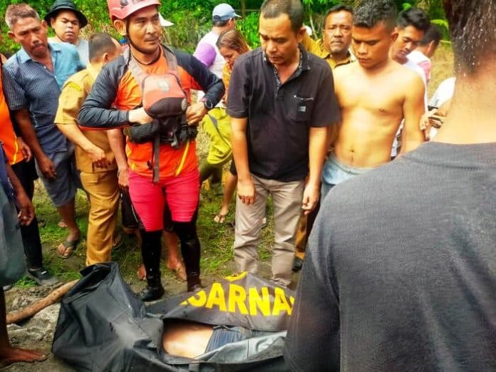 sehari_dicari_pria_yang_hanyut_di_sungai_bingai_ditemukan_meninggal