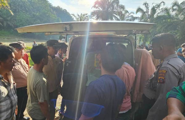 sehari_hanyut_di_sungai_bahbolon_sipispis_sulianto_ditemukan_meninggal_dunia