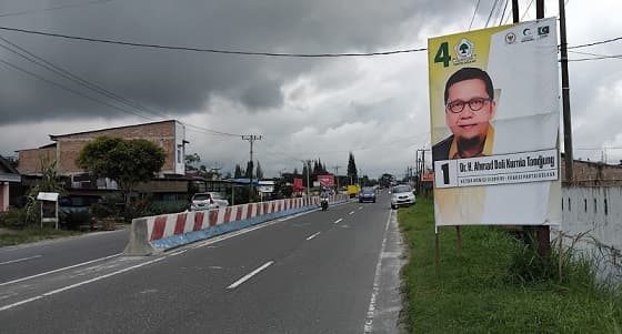 sejumlah_apk_di_simalungun_menyalahi_aturan_bawaslu_sudah_diinstruksikan_agar_diturunkan