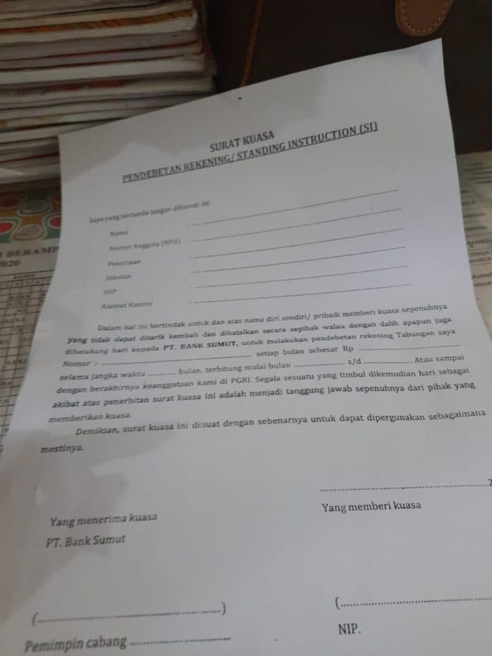 sejumlah_guru_di_dairi_mengaku_resah_disuruh_setor_iuran_pgri_ke_bank_sumut