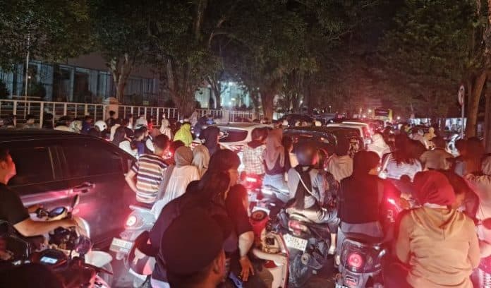 sejumlah_ruas_jalan_di_medan_macet_jelang_detik_detik_pergantian_tahun