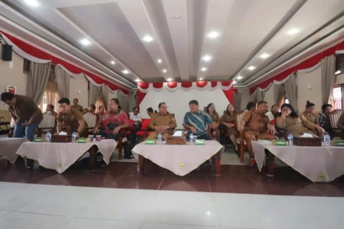 sekda_pakpak_bharat_gelar_fgd_sosialisasi_ranperda_tata_kelola_retribusi_daerah