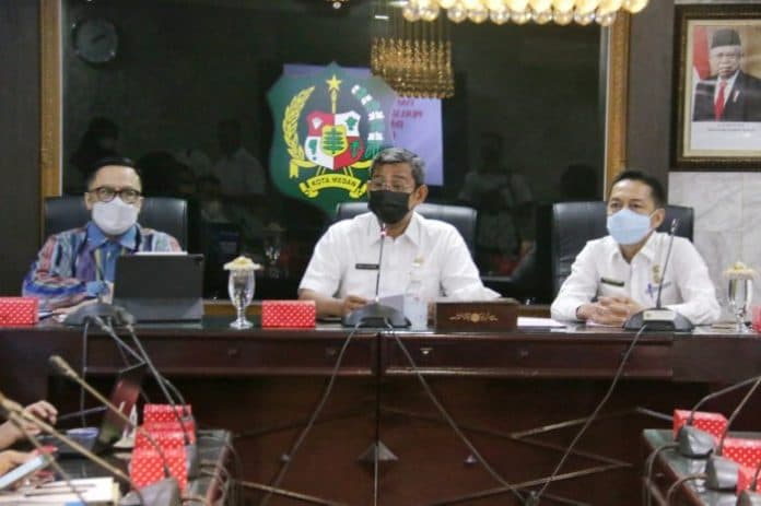 sekda_penerapan_digitalisasi_jangan_sampai_mempersulit_warga_medan