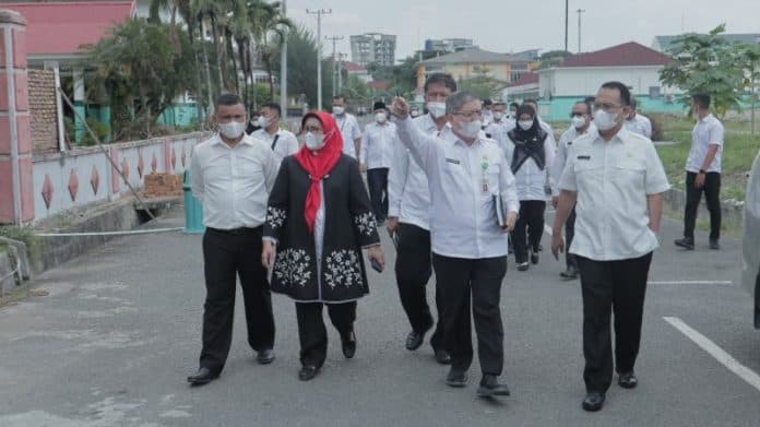 sekda_provsu_minta_masyarakat_awasi_pembangunan_rsu_haji_medan