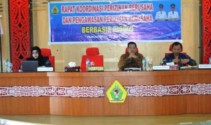 sekda_samosir_pelayanan_perizinan_sebagai_garda_terdepan_melayani_investor