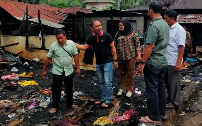 sekda_tapsel_minta_segera_laporkan_kebakaran_di_marancar_ke_dinsos