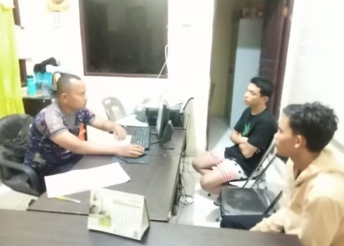 sekelompok_orang_tak_dikenal_keroyok_pemuda_hingga_masuk_ke_indomaret_di_siantar