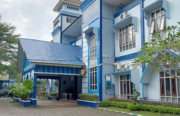 sekolah_di_deli_serdang_dipaksa_beli_foto_bupati_seharga_rp450_ribu