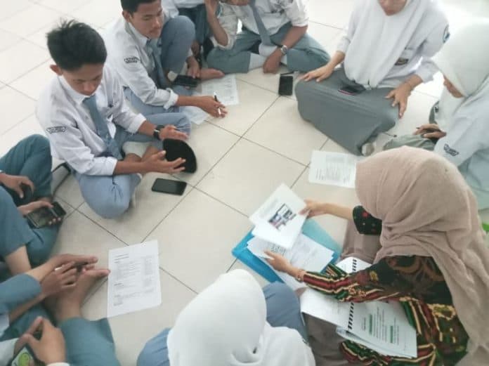 sekolah_kebangsaan_ke_sma_pelatihan_literasi_digital_memilah_hoaks_saat_pemilu