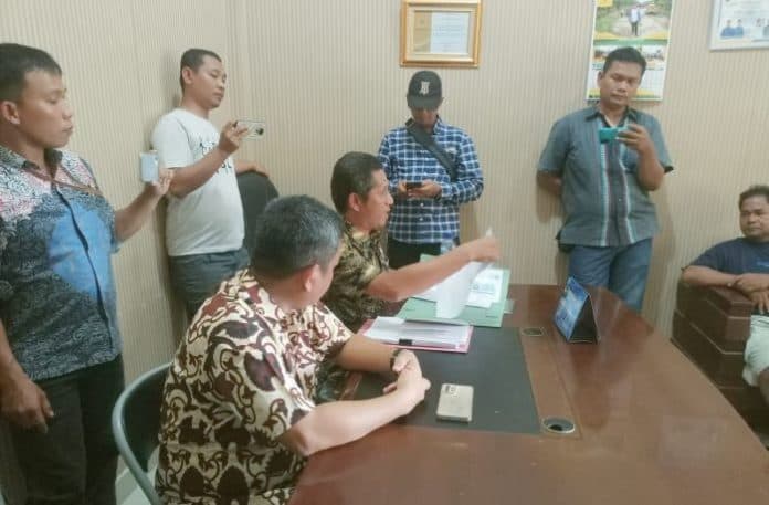 sekretaris_disdukcapil_labura_tegaskan_pihaknya_jauh_dari_unsur_politik