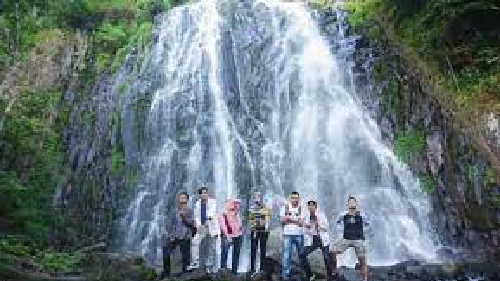 sektor_pariwisata_sumbang_rp242_juta_ke_pad_samosir_selama_libur_lebaran
