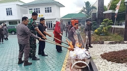 selain_ganja_kejari_labusel_musnahkan_barang_bukti_lebih_dari_200_gram_sabu